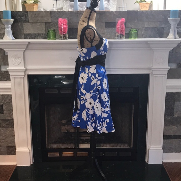 💥FINAL PRICE💥 Blue & White Floral Sundress - Picture 2 of 5